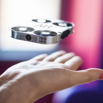 AirSelfie, il minidrone italiano per il selfie, si organizza per il boom mondiale con Clustin