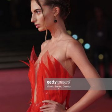 FESTIVAL DEL CINEMA ROMA: la modella e blogger Nicole Macchi “infiamma” il Red Carpet