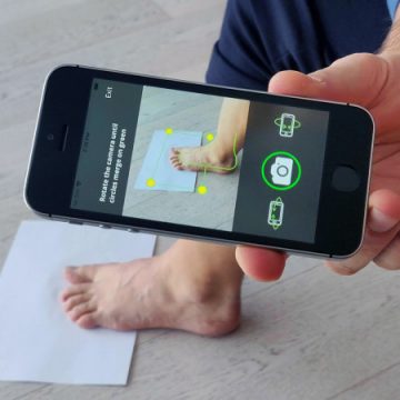 La risposta digitale di DIS alla crisi COVID-19 del settore calzaturiero: la app che “scannerizza” i piedi e fa le scarpe su misura senza uscire da casa