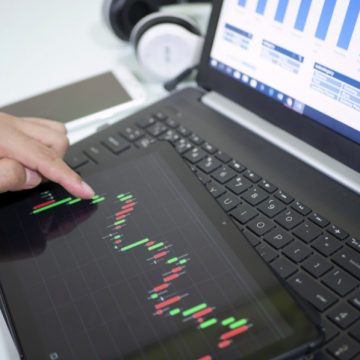 E’ boom in Italia delle piattaforme di trading online ma il 90% degli utenti rischia di perdere tutti i risparmi. L’analisi della startup cover-trading