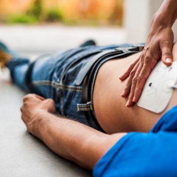 L’obbligo di diffusione dei defibrillatori semiautomatici e automatici è finalmente Legge