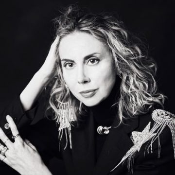 La nuova proposta di Paola Farina Styling per gli artisti emergenti