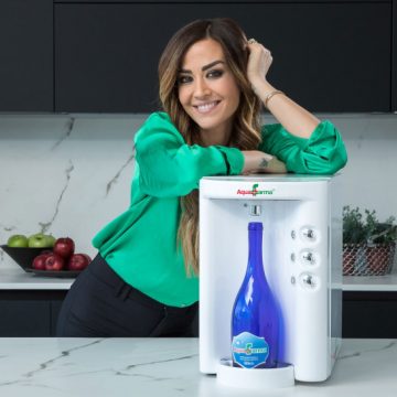 Giorgia Palmas è il nuovo volto della campagna di Aquafarma per promuovere un consumo responsabile dell’acqua