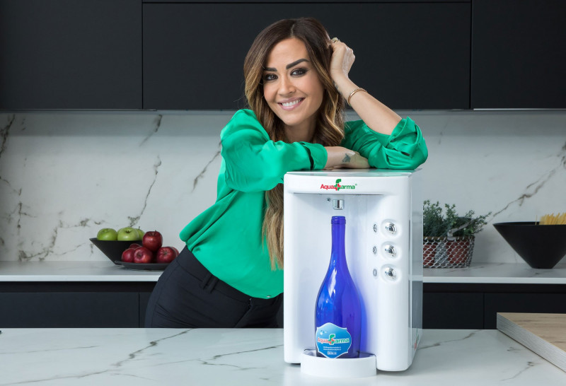 Giorgia Palmas è il nuovo volto della campagna di Aquafarma per promuovere un consumo responsabile dell’acqua