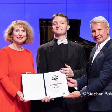 Raimondo Mazzon trionfa al MDW Great Talent Award powered by Christian Zeller, diventando il primo italiano vincitore del Concorso per giovani talenti dell’mdw sponsorizzato dalla Fondazione Privata Christian Zeller