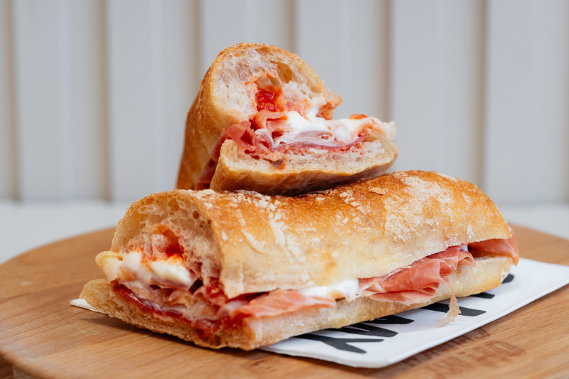 Oh My Crunch porta l’essenza del panino d’autore a Milano: due nuovi esclusivi store del gusto pronti a sorprendere