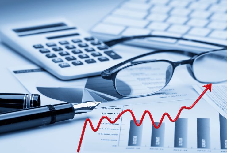 valutazioni analisti