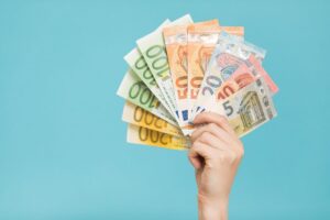 banconote messe a forma di ventaglio