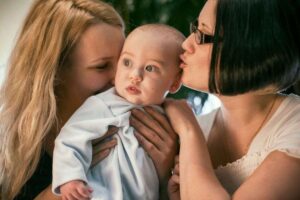 donne con bambno