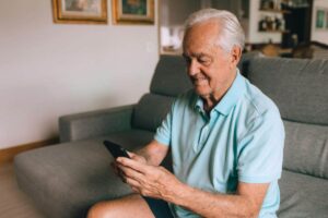 persona che consulta la propria posizone contributiva