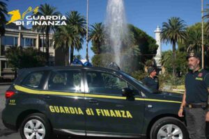 macchina guardia di finanza