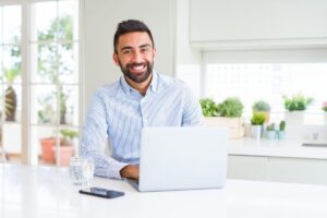 persona che ha avviato una startup