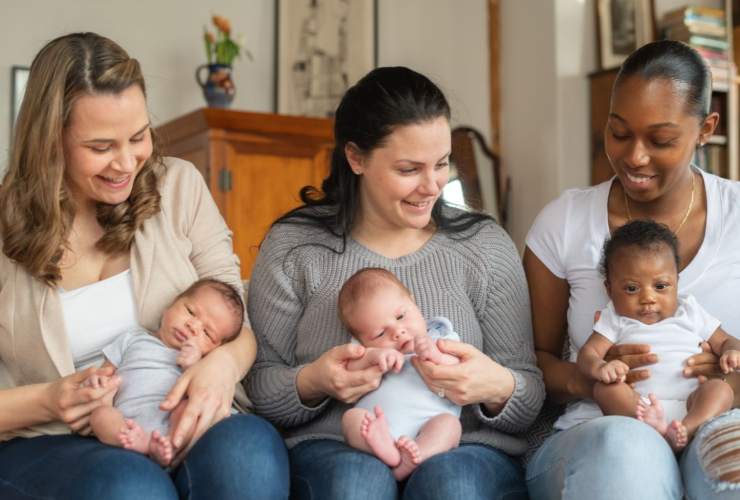 donne con bambini