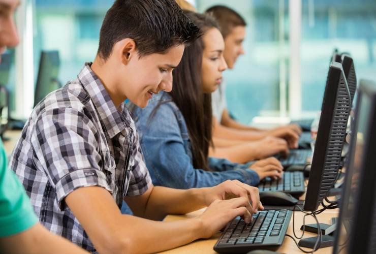 persone che lavorano a uan startup
