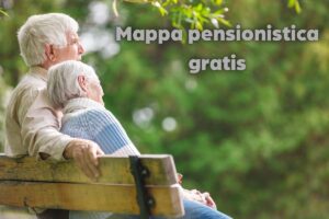 anziani su panchina e scritta